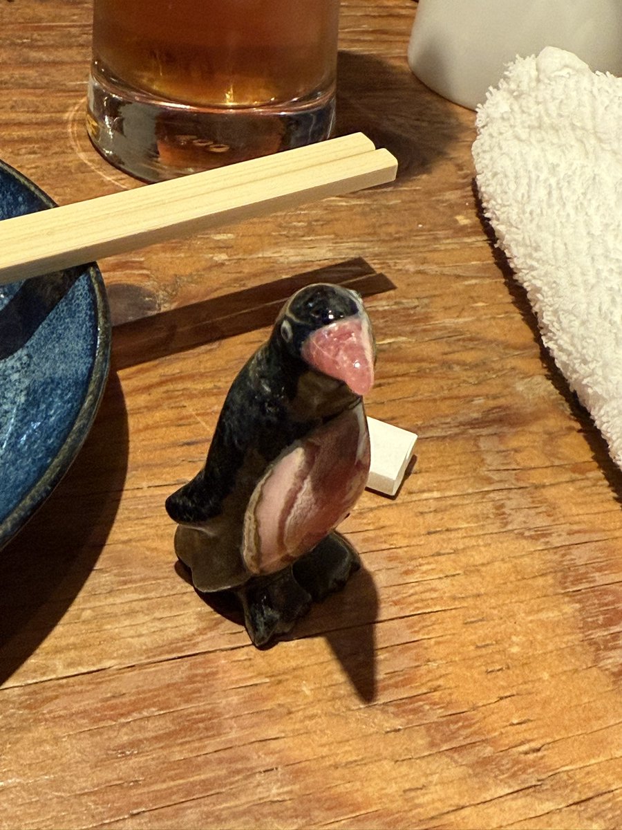 インカローズ⭐︎ペンギン置物 昨日ミネラルショーで辰砂、ナトロライト、珪化木、ラリったペンギンを