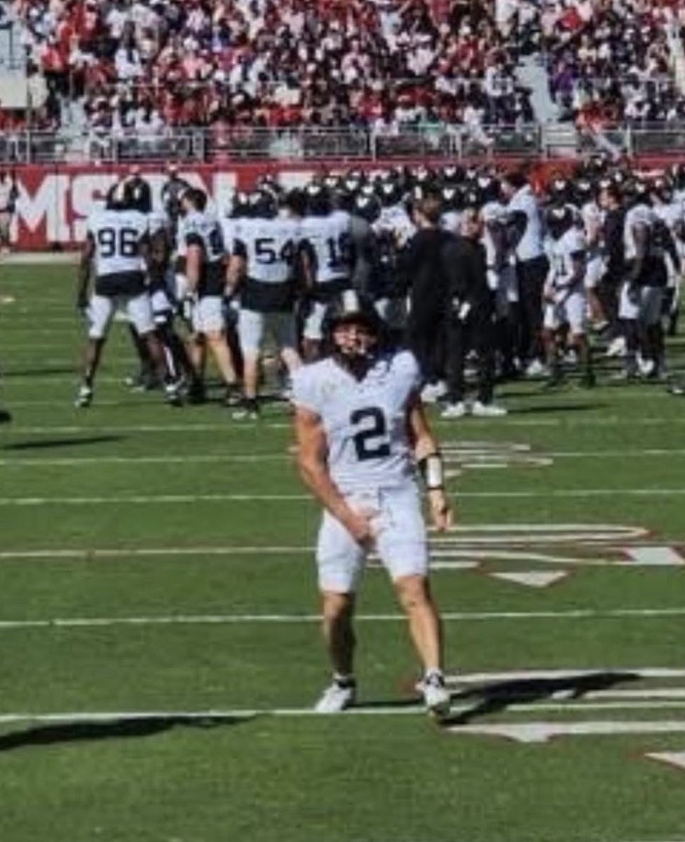 VandyTracker's tweet image. Love him or hate him.

You watched. 

Unmatched aura. 

#2TURNT 4L🤞