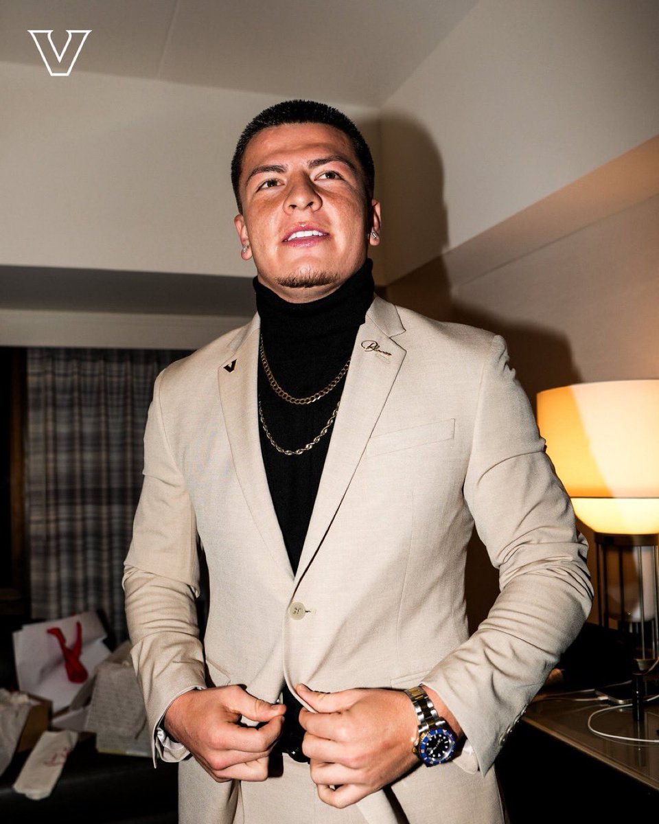 VandyTracker's tweet image. Love him or hate him.

You watched. 

Unmatched aura. 

#2TURNT 4L🤞