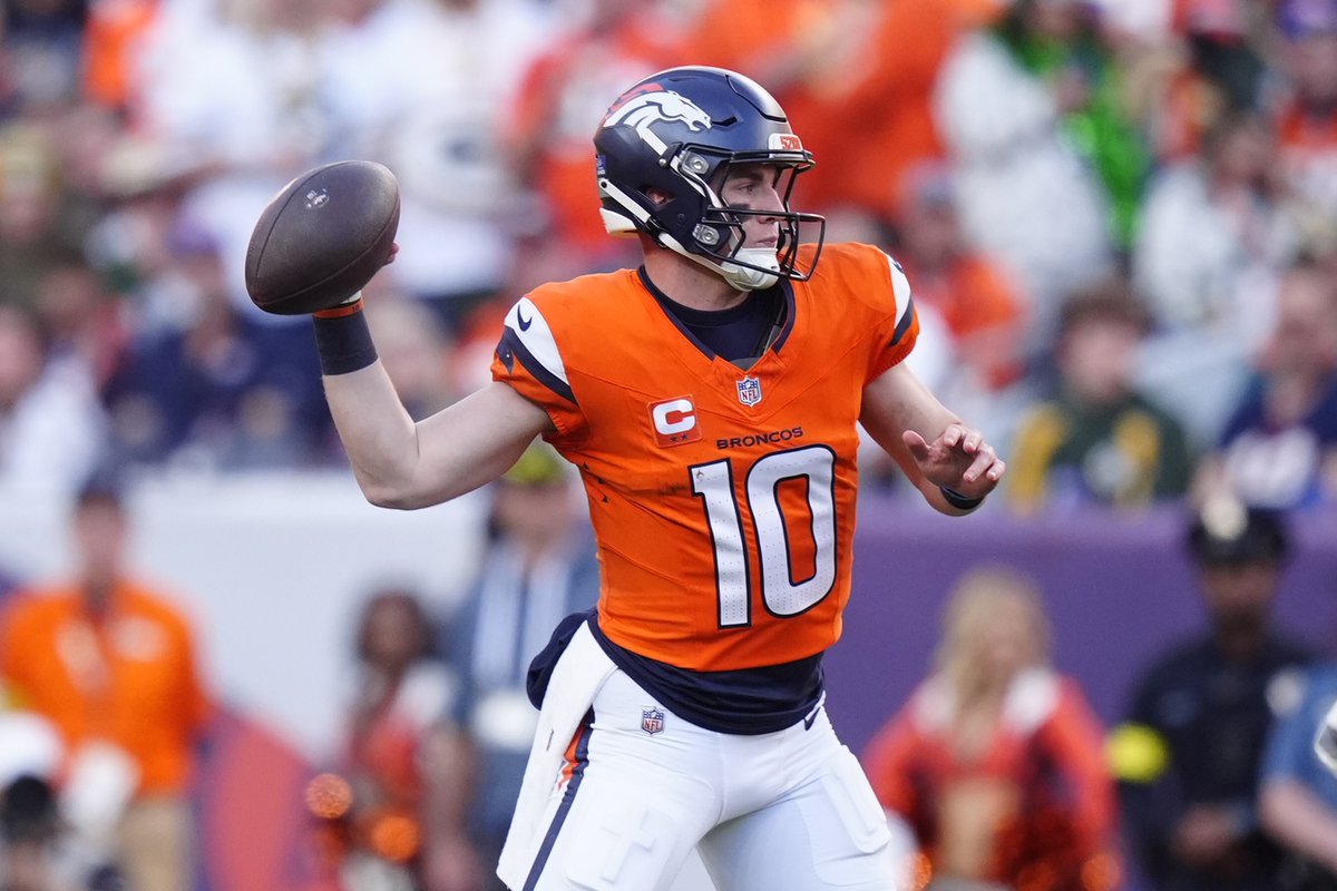 UnderdogNFL's tweet photo. Bo Nix in 4 drives:

2 passing TDs
1 incompletion https://t.co/babcviyyNv