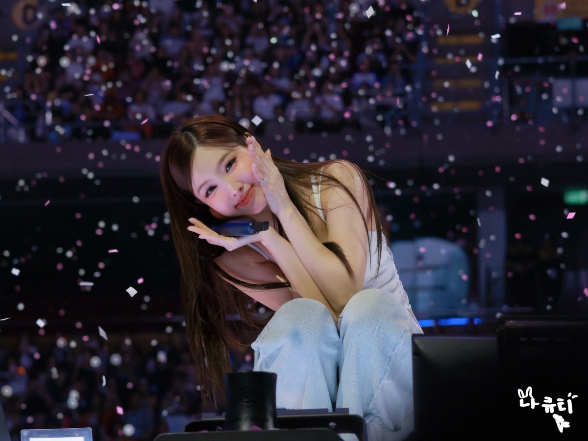 nayeon💕💕💕🐰 tweet media