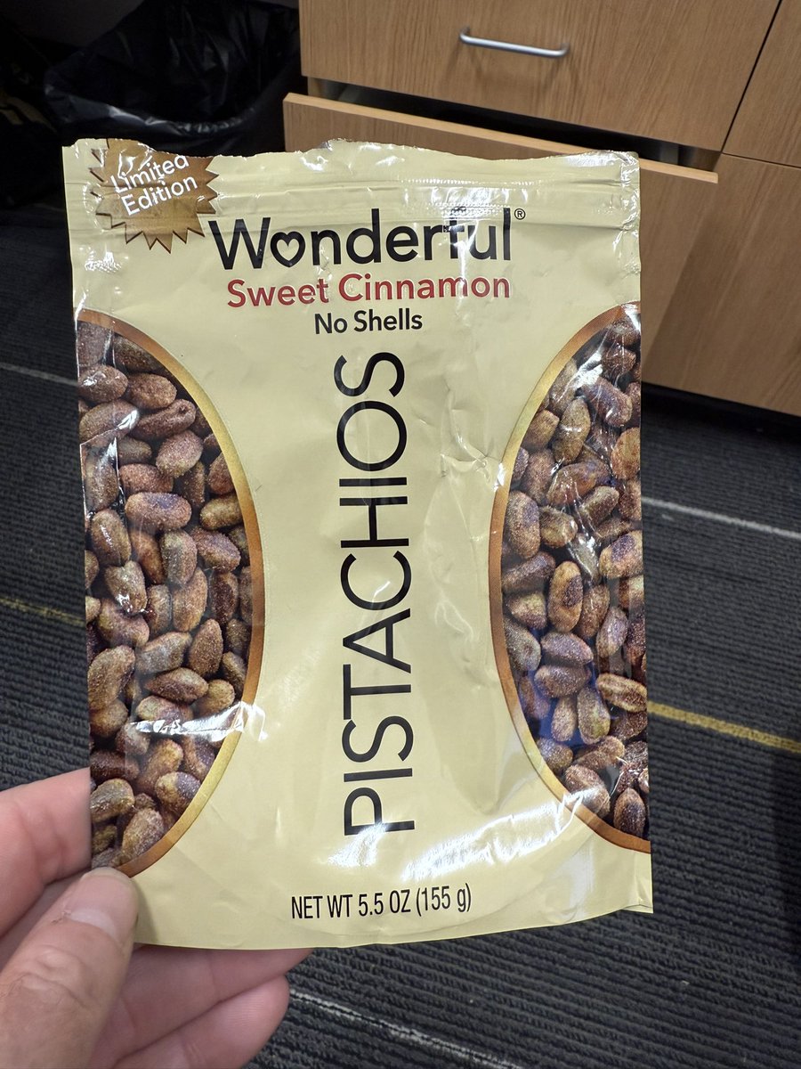 thirdhubert's tweet image. Elite snacking…..