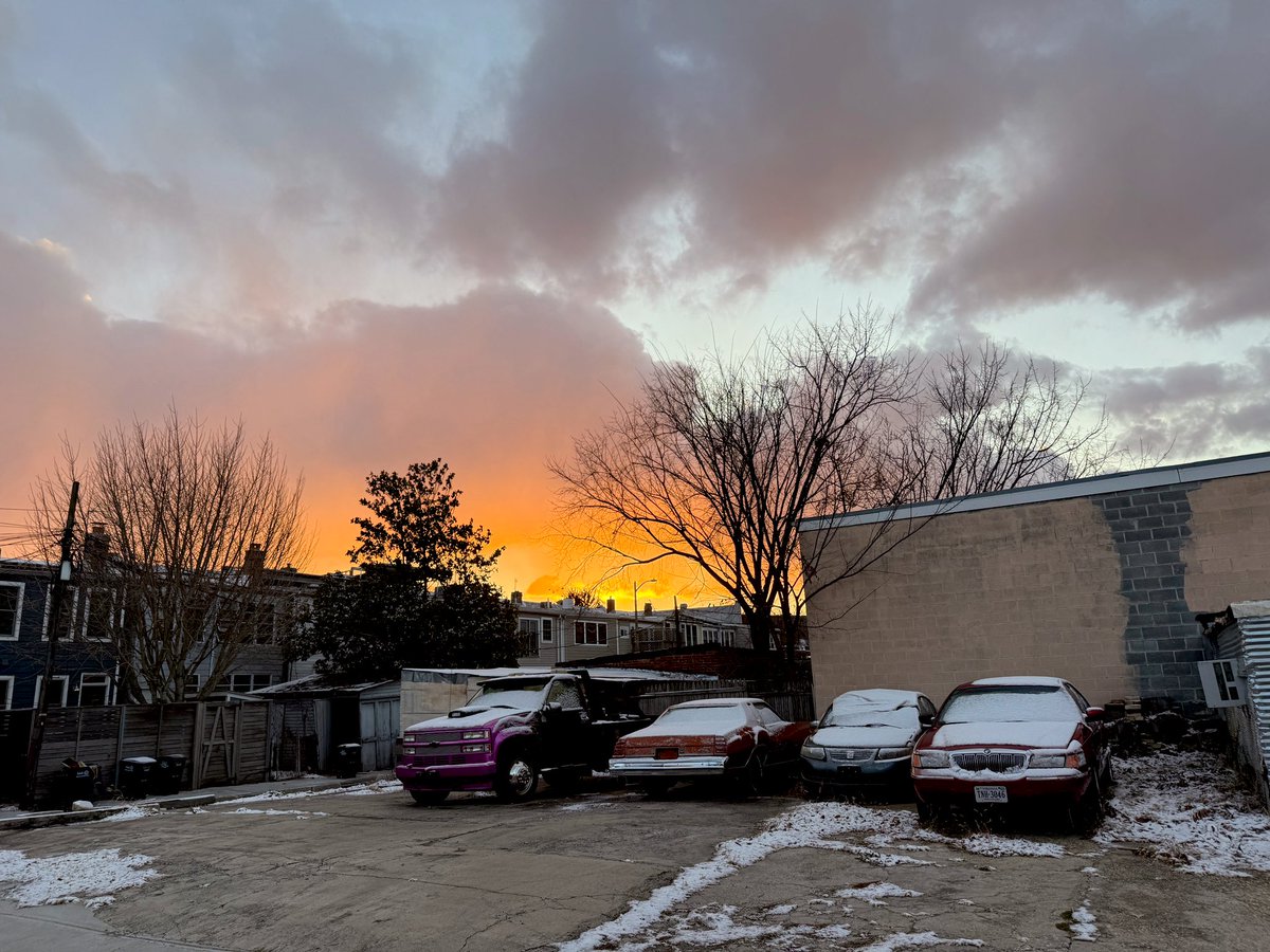 Sweet sunset made tonight’s blustery dog walk in SE DC more tolerable. <a href="/capitalweather/">Capital Weather Gang</a>