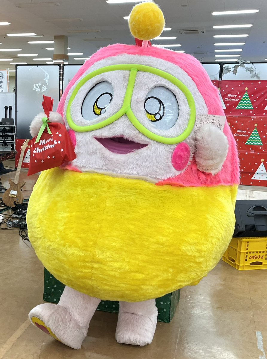 ワイプラザ輪島店さんの『Xmasカラオケ大会』 暴風雨の中プク丸ちゃん