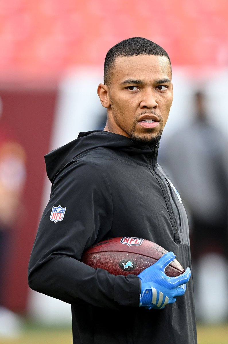 Amon-Ra St. Brown just became the 1st player in NFL history with 90 catches in EACH of his first FIVE NFL seasons. 

Superstar. #OnePride