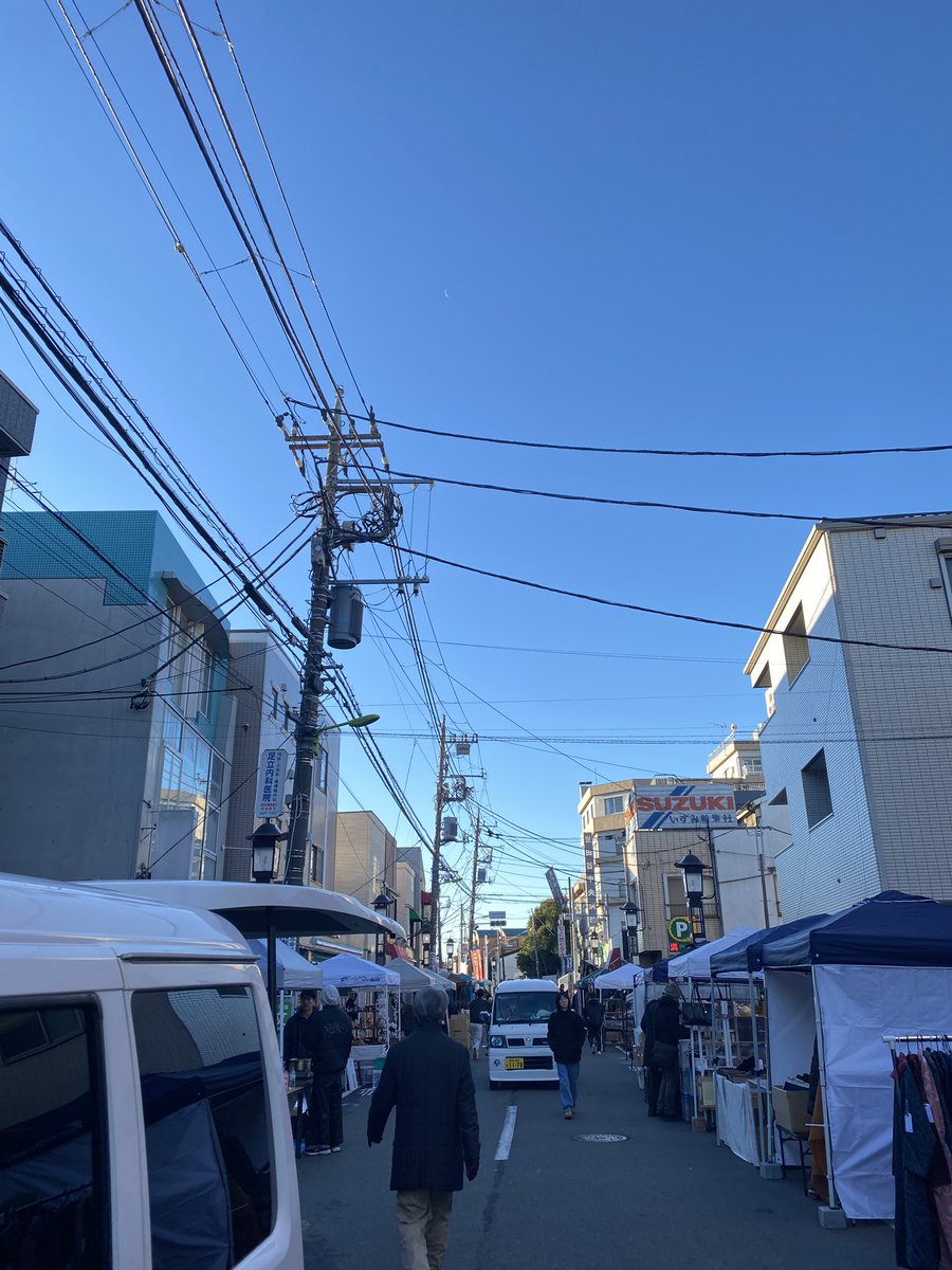 setagayastation's tweet photo. ボロ市準備中です https://t.co/oxBbKObohh