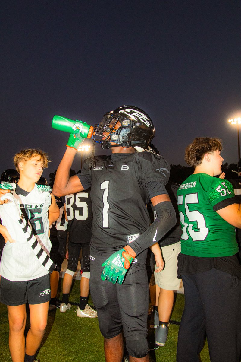 PrimetimeNate_C's tweet image. BEST IN THE STATE!

-7 tds 
-750+ AP yards(8 games)
-31 rec
-1 int
-1 FF
(Hold 3 Division 1 offers) 2028)

hudl.com/v/2T8zXg