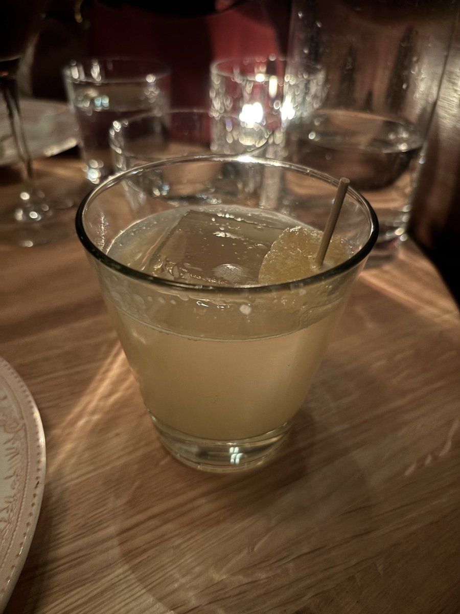 GooseBoyJoe2's tweet photo. @EddieBarstool Penicillin at Bavettes because of your recommendation. 8.6/10. @LargeBarstool https://t.co/aH9QGj99pb