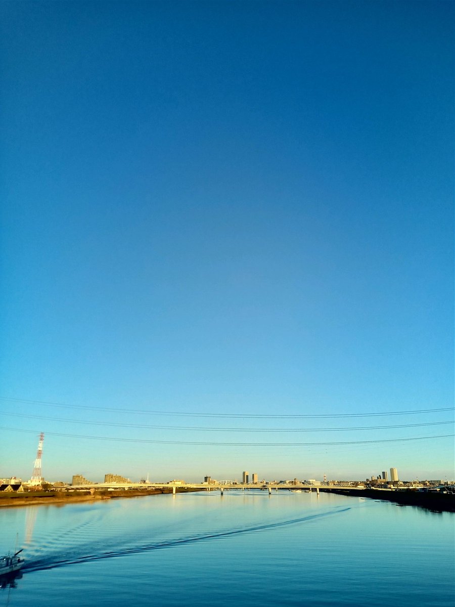 おはようございます😊 
お疲れ様です😊🍵
この画像はAIではございません(笑)
暖かくしてお気を付けて良き一日をお過ごし下さい🤗