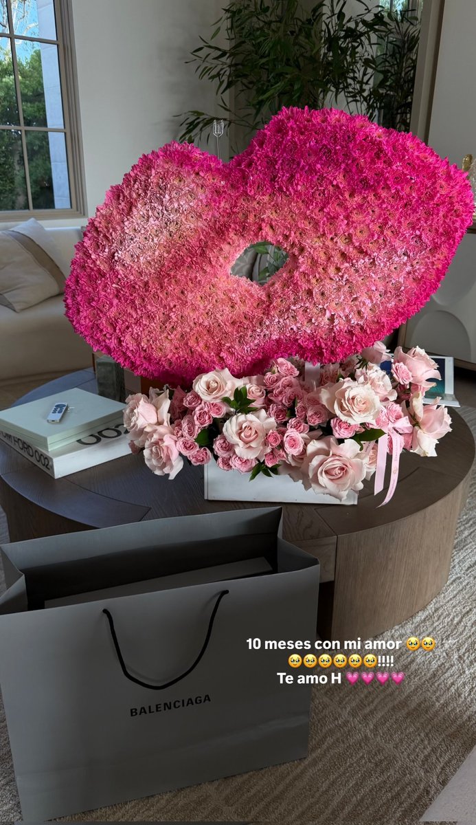 📸 / Kenia Os via Instagram Stories