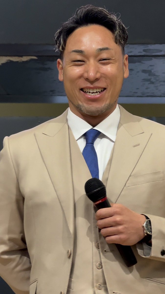 郡司浩平さんの懸賞物と、セントフェニックスのシャツ新品状態を2枚です 競輪・郡司浩平「もう親子じゃない」の言葉で決意し競輪界へ S級S班