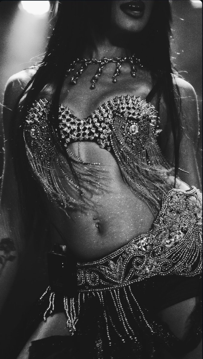 flyestdesi's tweet photo. rhea raj wearing a bra by palestinian-owned brand ‘martal’ for the commotion tour. 💌 https://t.co/IfFw70V0NA