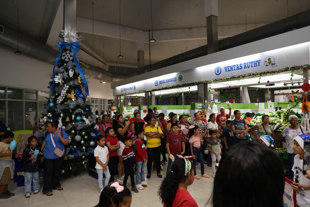 ✨🎄 Revive los mágicos momentos de nuestra encendida de Navidad en Merca La Chorrera Abastos 🎄✨
Luces, alegría y el espíritu navideño que nos une para celebrar esta hermosa temporada.