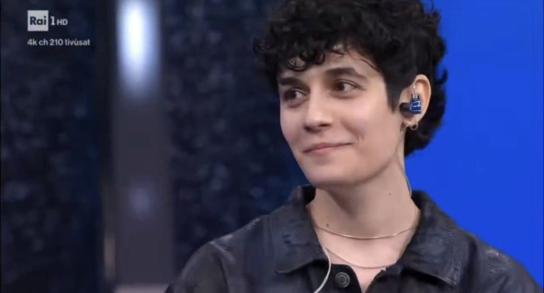 Yeahhhh39674400's tweet photo. Sempre con te. Emozione e talento❤️ #senzagnocca #sarasanremo https://t.co/Du6ZcEDcd5