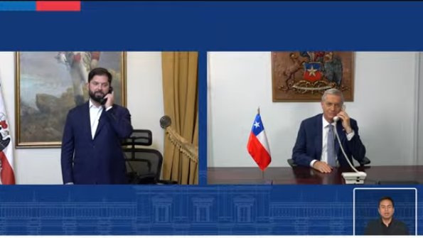 nicolas50662011's tweet image. "Todo salio de acuerdo a sus planes, mi señor"

"Lo haz hecho bien, joven Boric. Lograste destruir a la izquierda, pusiste fin al cambio constitucional y saboteaste a la comunista"

"Todo se debió a sus enseñanzas, maestro. Ahora el momento a llegado, podremos vengar a Pinochet"