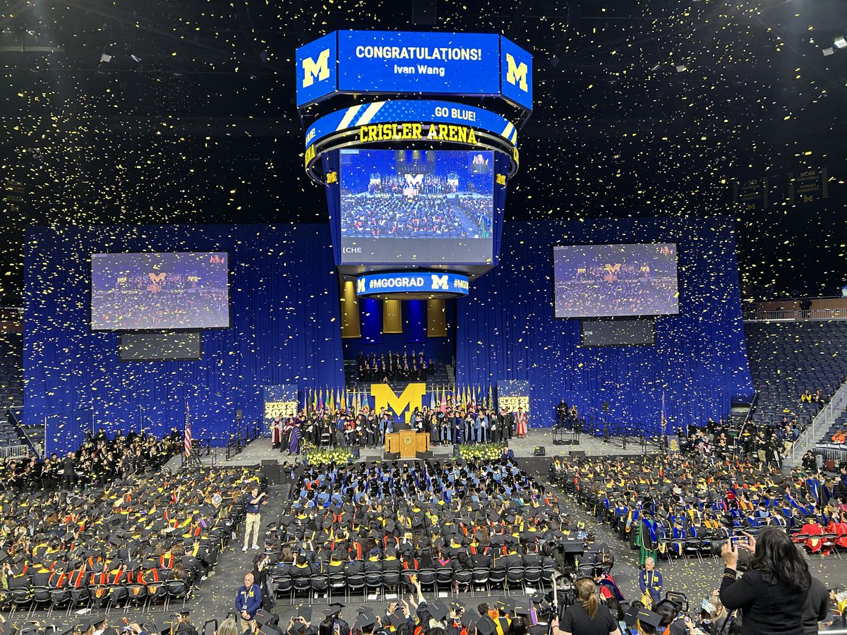 btholl's tweet photo. ⁦@umichsoftball⁩ ⁦@krod1010⁩ inspired the graduating class with a message that every new day is a new opportunity. #rockedit https://t.co/VS8aCLAwCF