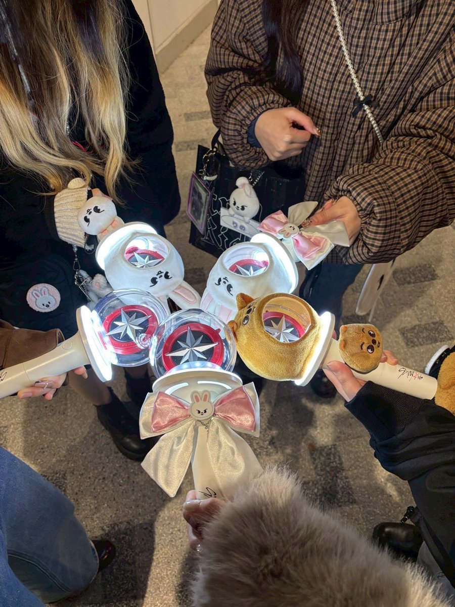 maison_usagi's tweet photo. 昨日楽しかったーーーー✌🏻🌟🌟
会ってくれた皆様、
本当に本当にありがとう🥰🥰🥰
また次のツアーで会いましょう🫂💗💗
セトリえぐ過ぎて鼻血出そうでしたし、
超ご機嫌な李旻浩見れたので、、、、
非常にハッピーな時間でした✌🏻🎶🎶🎶
やっぱりスキズはすげぇ‼️‼️‼️‼️‼️
スキズもSTAYも大好きです‼️‼️ https://t.co/ZtPGnM2Tft