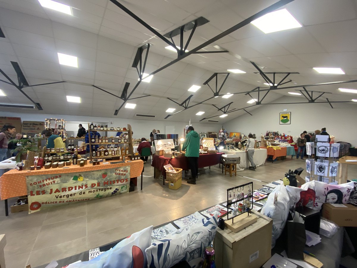 KalikaGraphisme's tweet image. C était samedi le dernier événement de l’année avec le marché de noël de Bizous #illustrationart #mandala #geek