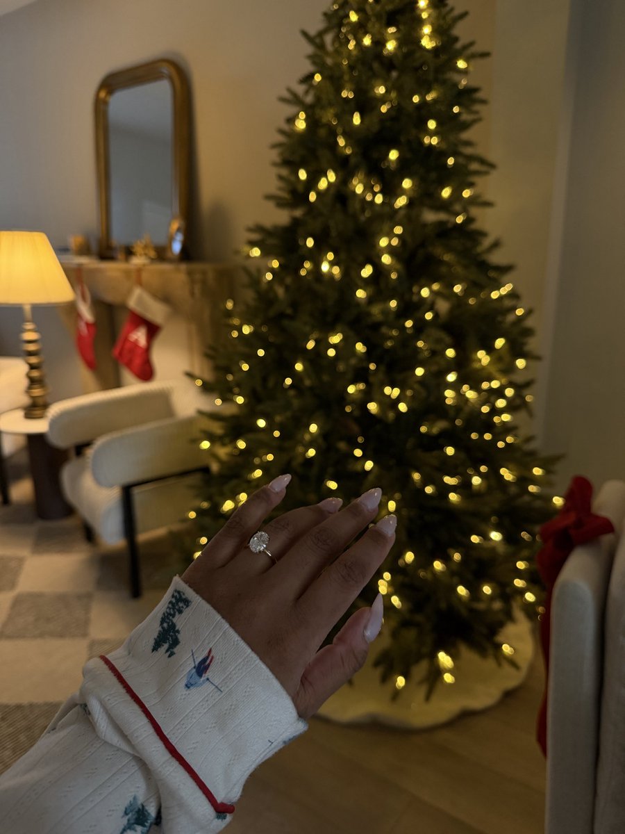 AaliyahJay's tweet image. 💍✨❤️🎄🧸