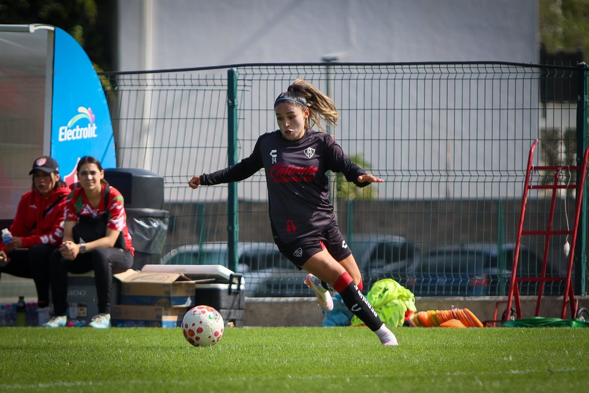 ¡CON EL PIE DERECHO! 🔴⚫️
Así es como inician las Académicas sus partidos de preparación, goleando 5-0 a las Centellas del Necaxa en Academia AGA.

Todos los detalles del encuentro ➡️ bit.ly/Academicas-gol…