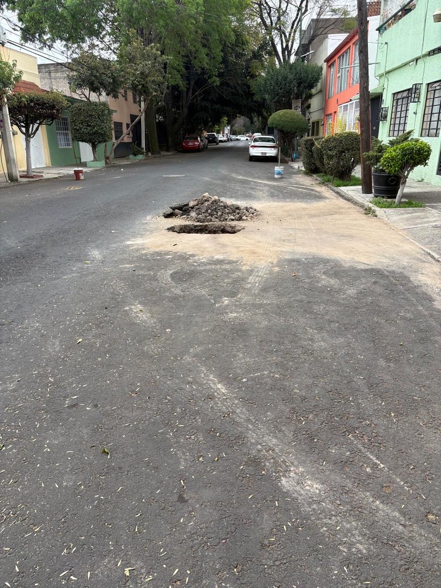 kryespitia's tweet photo. @AzcapotzalcoMx @SOBSECDMX @Azcapo_Denuncia @VecinosAzc @azcapotz

Agradecería atiendan la solicitud para reparar la calle de Texcoco , col. Clavería , entre Salónica y Heliópolis, donde fue atendida una fuga de agua . Ha quedado expuesto, ocasionando accidentes vehiculares. https://t.co/MeVUQaTwiO