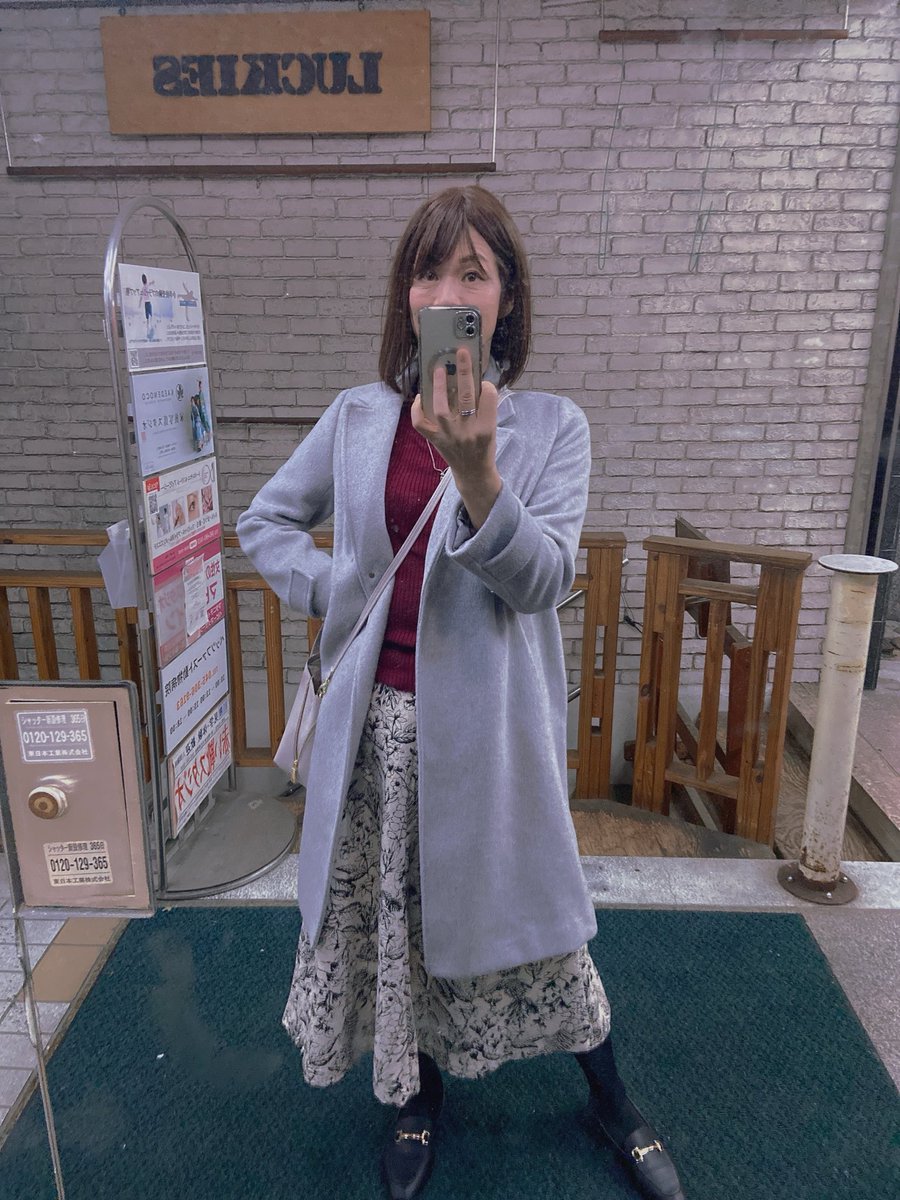 Xo_Ruby5's tweet image. おはようございます☀
寒い朝ですね🥶
さぁ月曜日
今週も平日はほぼ出現できないので
せめて月曜日だけでもあげときます

元町にも鏡ありました😅
今度はレースハンカチ買いに行こう