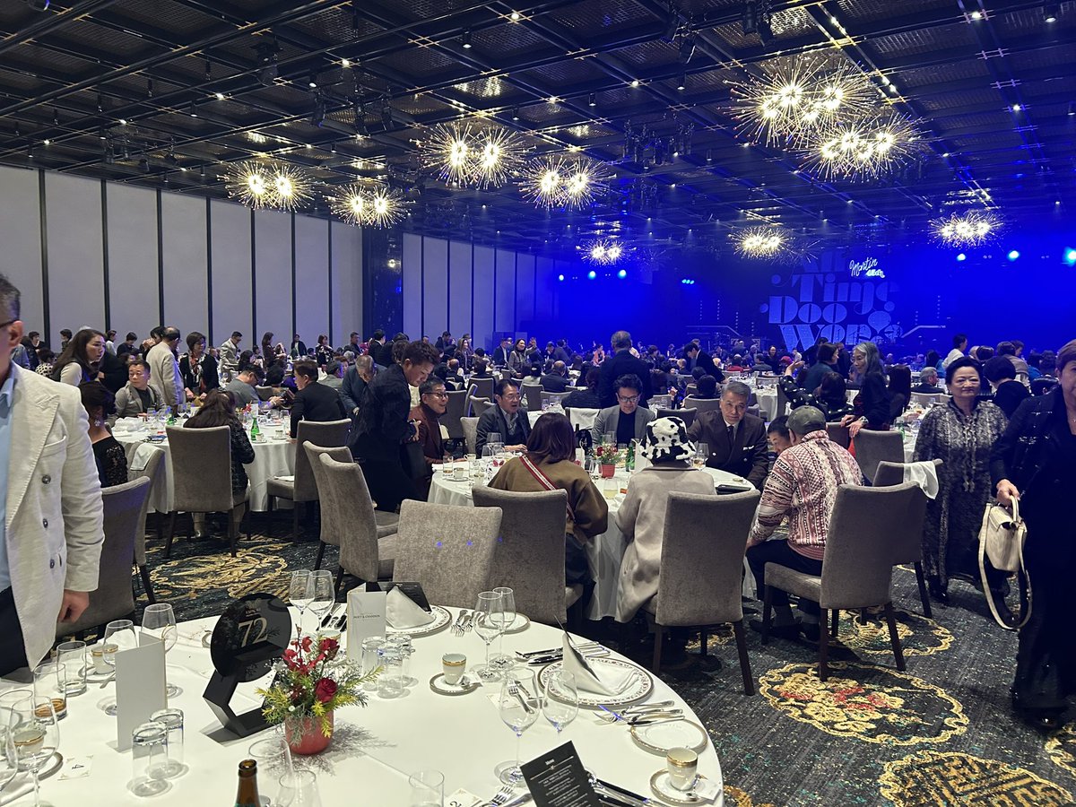 tkariya's tweet image. 12/14 鈴木雅之ディナーショー🍽️
2025 XMAS PRIVATE HOTEL TOUR SPECIAL!

今年リニューアルオープンした
エスパシオ名古屋キャッスルホテルは
とにかく全てが絢爛豪華🌟🏰

隣接する名古屋城の夜景を眺めながら
マーチンのゴージャスなステージを満喫🎶