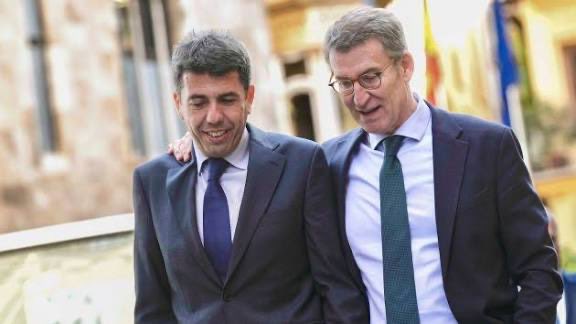 Parafraseando a Freud: 

“Quien carece de sexo, habla de sexo.
Quien no tiene alimento, habla de comida.
Quien no tiene dinero, habla de dinero.” 

Y después está el <a href="/ppopular/">Partido Popular</a>, que habla de “decencia democrática” y “dignidad”.