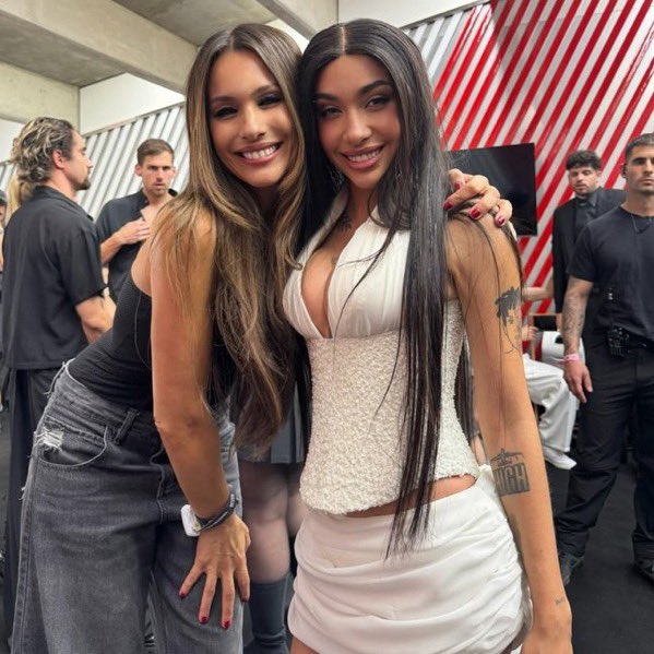 staylvnder's tweet photo. amo la manera en la que pampita siempre esta apoyando a las chicas nuevas, cuándo sos buena persona es así https://t.co/uDeh4pvzZz