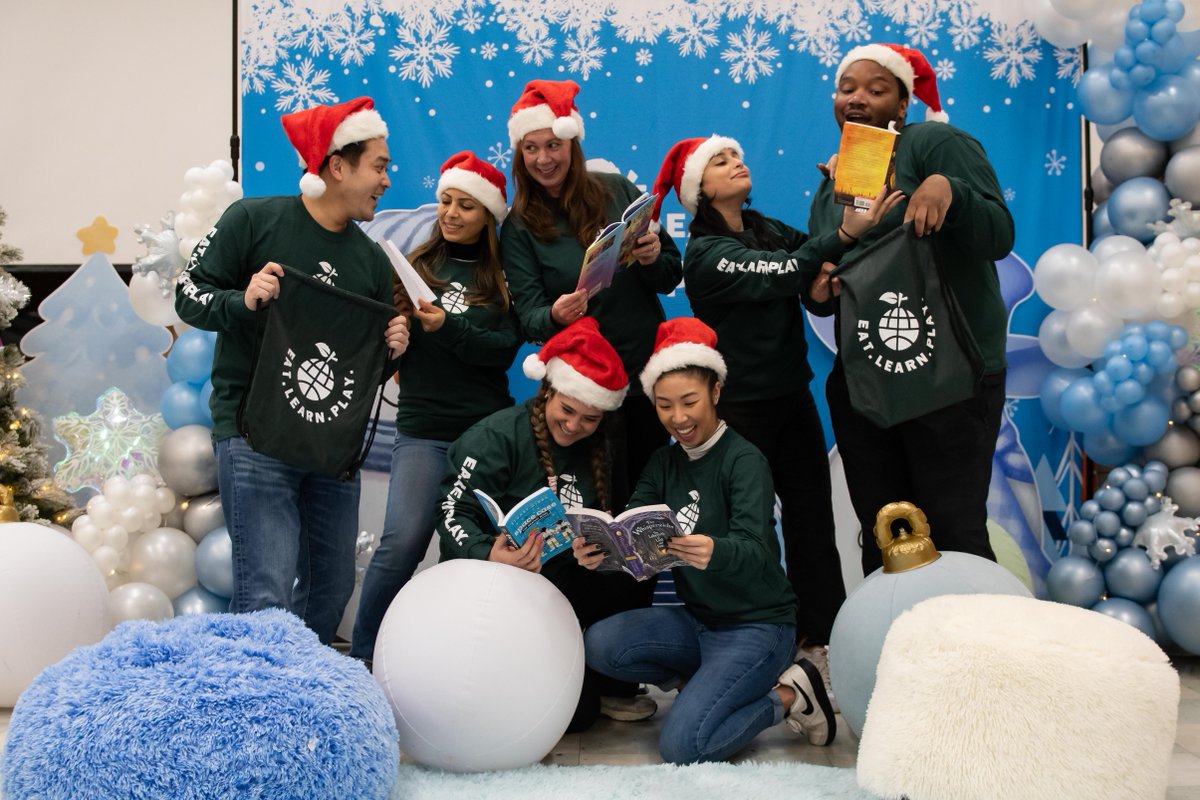 eatlearnplay's tweet image. Thank you to every community and corporate volunteer and school staff member who has shown up with so much heart for our Holiday Book Fairs so far! 

A special thank you to our lead sponsor, @RubrikInc #ChristmasWithTheCurrys
