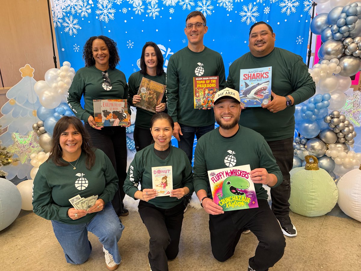 eatlearnplay's tweet image. Thank you to every community and corporate volunteer and school staff member who has shown up with so much heart for our Holiday Book Fairs so far! 

A special thank you to our lead sponsor, @RubrikInc #ChristmasWithTheCurrys