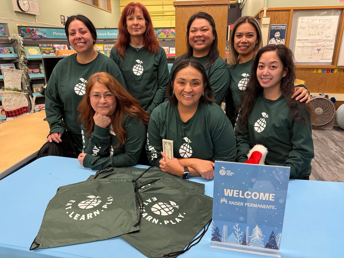 eatlearnplay's tweet image. Thank you to every community and corporate volunteer and school staff member who has shown up with so much heart for our Holiday Book Fairs so far! 

A special thank you to our lead sponsor, @RubrikInc #ChristmasWithTheCurrys