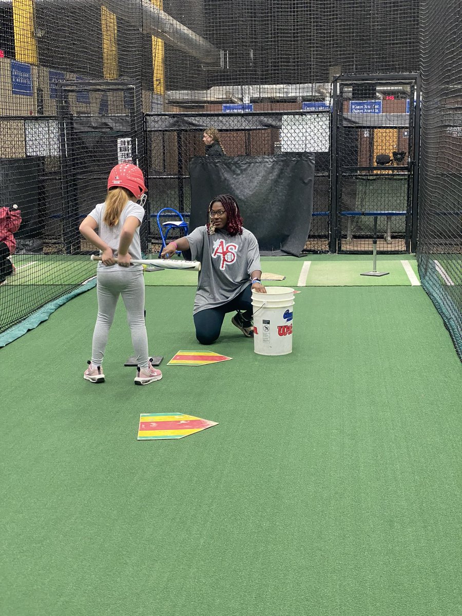 What a treat for the Ladies at our Winter Skills! Rylea Smith, former Chaos National Champion, former UK Wildcat, and heading to Mexico to play professionally, made a stop as a Surprise Special Guest! Best of luck Rylea!!