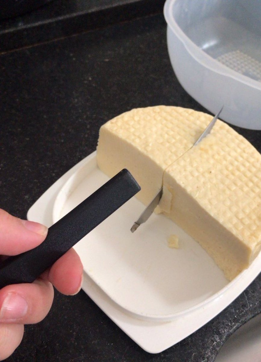 myBiaa_'s tweet image. *gabriel barbosa com a faca e o queijo na mão*
o gabriel barbosa: