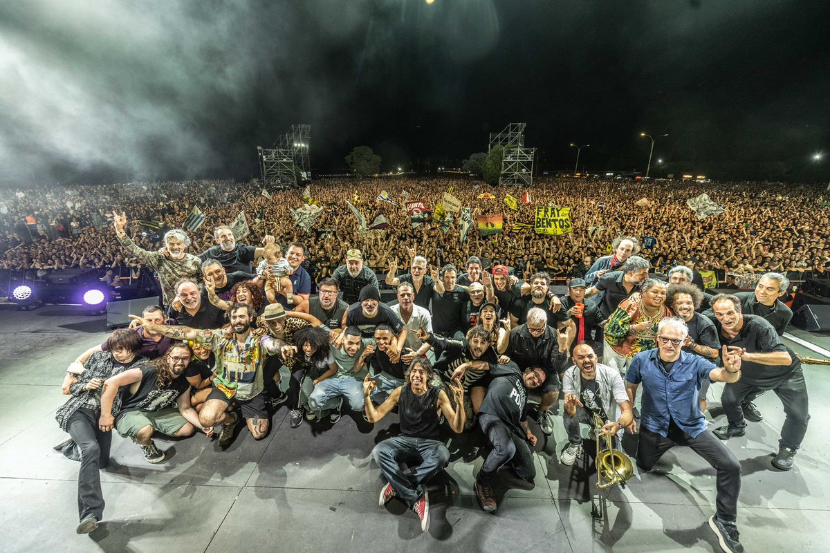 LaVela_Oficial's tweet image. 🐽🇺🇾
Muchísimas gracias de corazón!!

La historia sigue y la fiesta también!
🙌🙌🙌🙌
Festejar para sobrevivir!!!

🗓 13/12 / URU / MVD /  Rambla de Punta Carretas

🤘🤘🤘
#lavelapuerca #lavelapuerca30 #lvp30