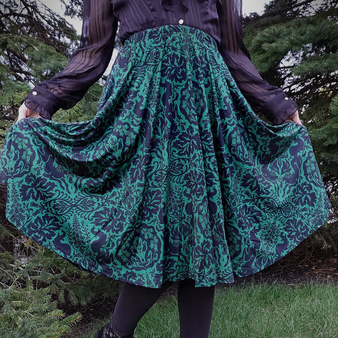 ✷🌿𝖛𝖊𝖙𝖎𝖛𝖊𝖗🌿✷ skirt time🖤 tweet media