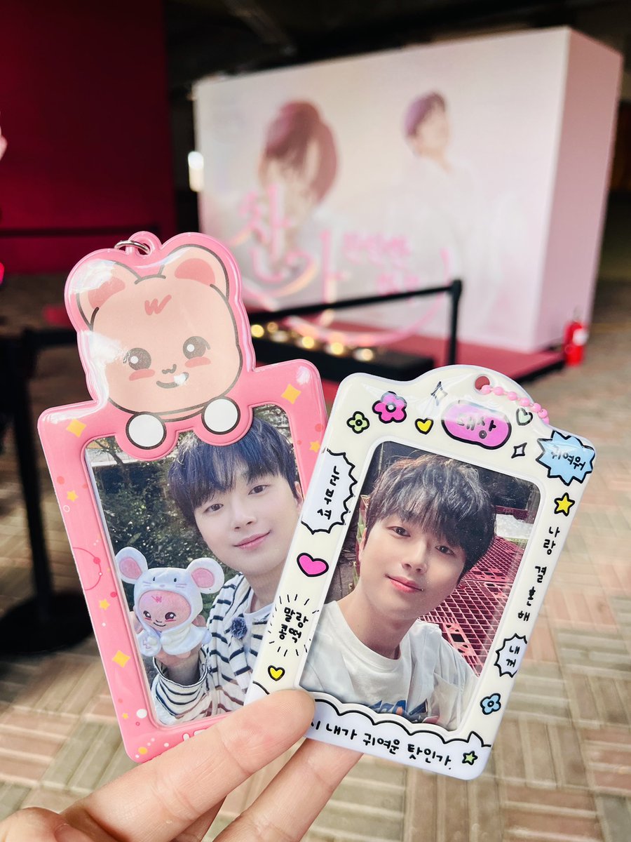 iamumdal's tweet image. 20251214 찬가2025 : 찬란한하루 서울 DAY3

S4구역 차너니 가깝긴했어 근데 그게다임 좁좁
3년전엔 여름이라 좋았나 겨울이라 낑겨서 🤣
끝나고 나가기전에 짐 다 내동댕이치고
겁나 땅그지처럼 컨페티 4종 막주워옴ㅠㅋ

#이찬원 #LeeChanWon #LCW
#찬가 #찬란한하루 #찬가_서울 #막공