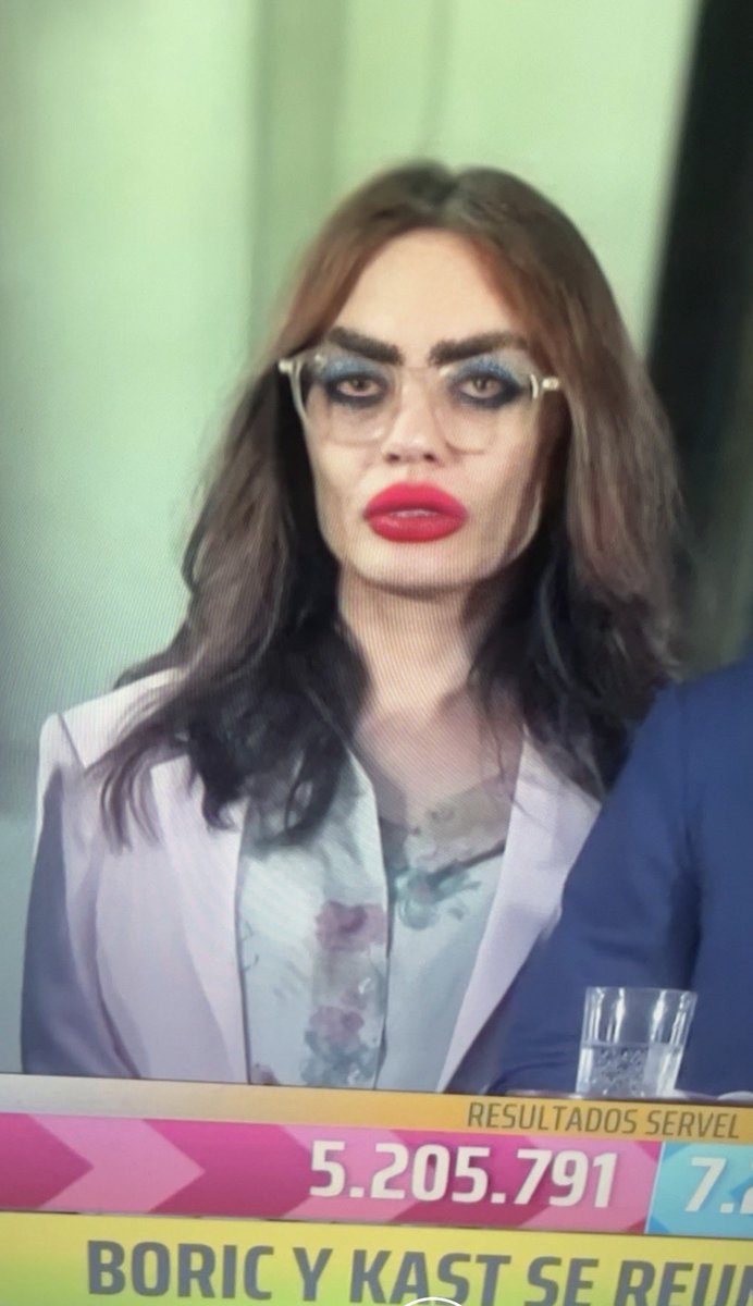 Camila Vallejo luego de los resultados de elecciones en 🇨🇱donde la derecha les dio una paliza