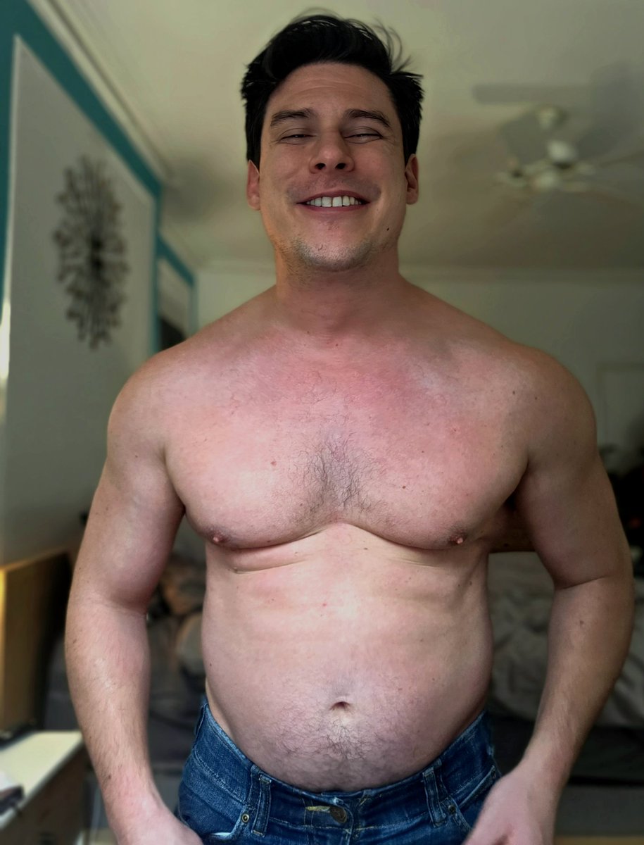 Cheesin 

#gay #beefy #beefygay