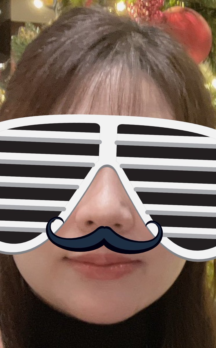 今日で2ヶ月👏
まだ、顔はぷくぷくに腫れてます。
写真で口元が事故らないのは嬉しい✨
小鼻広がっちゃってるけど、まだ腫れてるだけだと思いたい。ダメだったら鼻のEMS買おうかな🤣