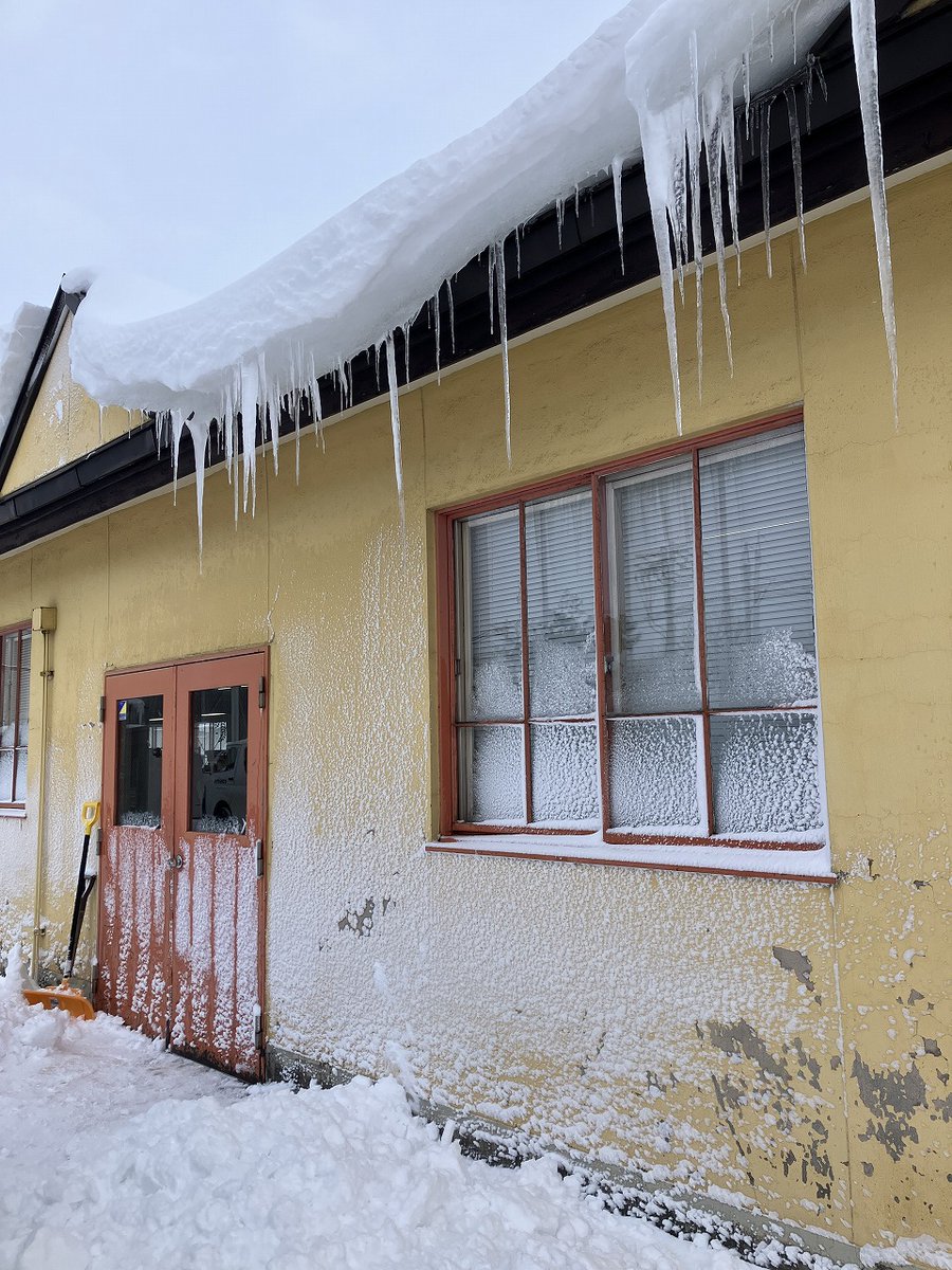 cosine_com's tweet image. 雪の季節も、心はあたたかく。灯りと木のぬくもりがつなぐ、コサインの冬時間
北海道内の峠では、大荒れの天候が続いています。
旭川市内は今のところ大きな影響はありませんが、
遠距離から通勤してくれている社員もいるため、
冬はいつも以上に、空模様と道路状況が気がかり
x.gd/1cK4a