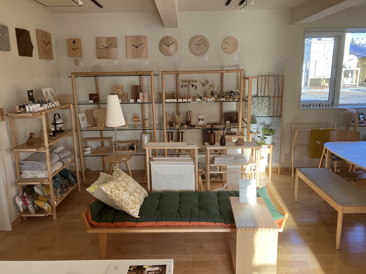 cosine_com's tweet image. 雪の季節も、心はあたたかく。灯りと木のぬくもりがつなぐ、コサインの冬時間
北海道内の峠では、大荒れの天候が続いています。
旭川市内は今のところ大きな影響はありませんが、
遠距離から通勤してくれている社員もいるため、
冬はいつも以上に、空模様と道路状況が気がかり
x.gd/1cK4a