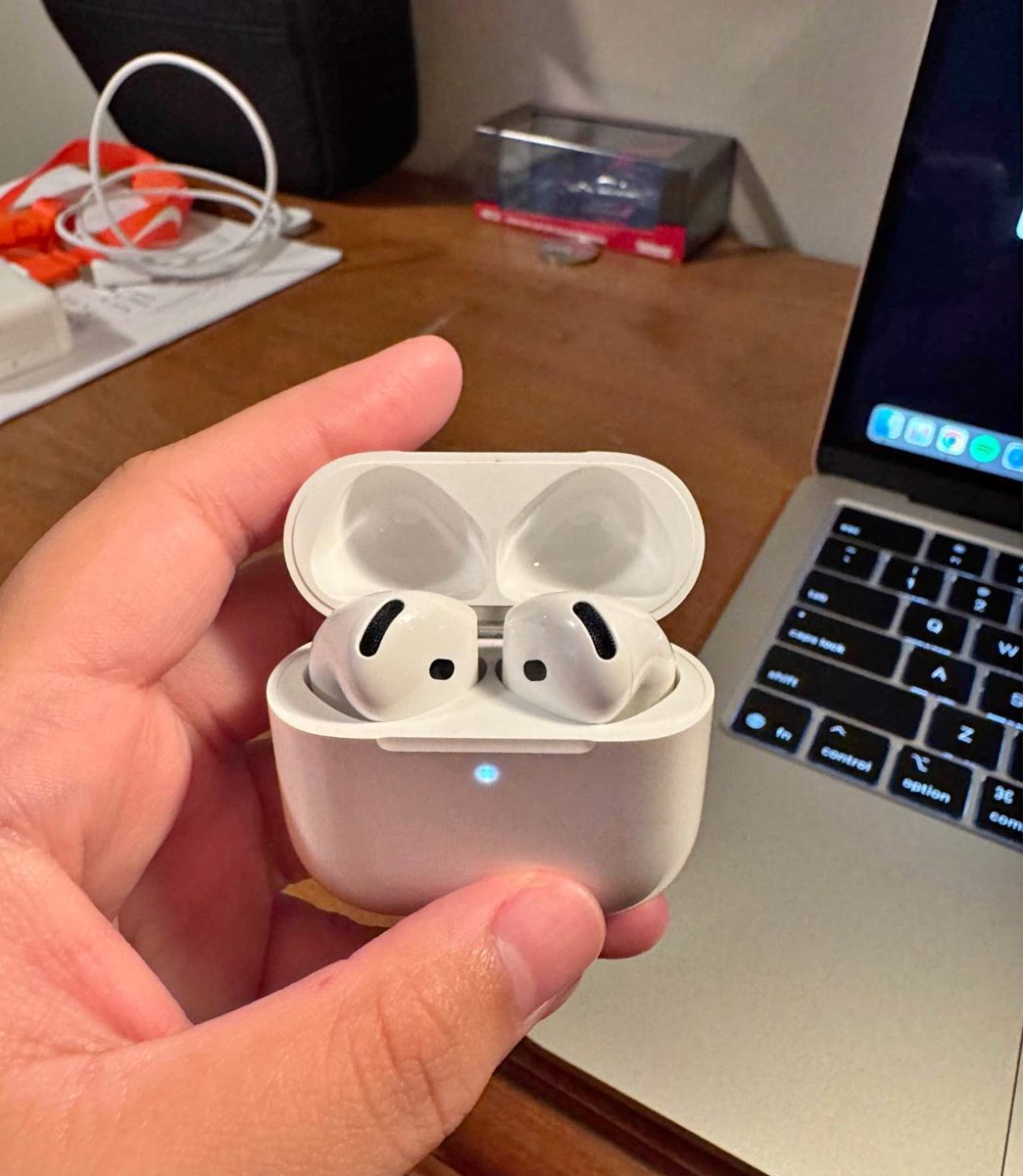 podtechph's tweet image. latest airpods gen 4 is now available here!! for only 1,999php

- direct from factory
- brandnew &amp;amp; sealed
- discounted price already 
- limited stocks

💌 message us to avail