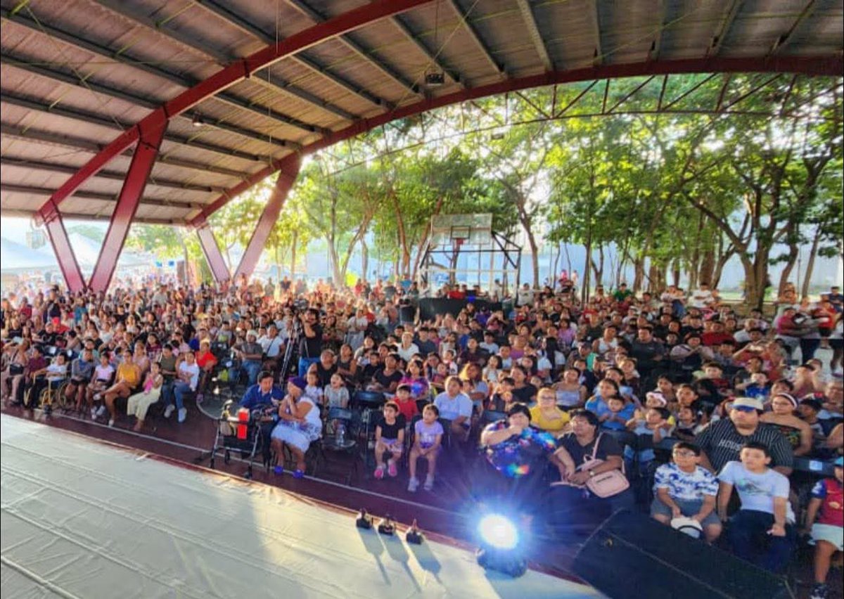 Seguimos llevando la magia de la Navidad a distintos puntos de Cancún, fortaleciendo la unión, la convivencia y nuestras tradiciones.

#CancúnNosUne está #Navidad2025 (2/2)