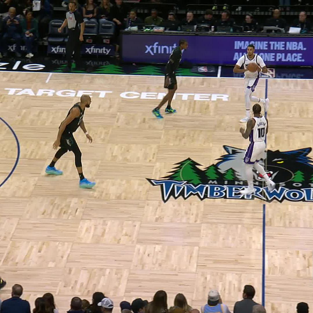 midrange maestro puts the Kings on the board 🎼