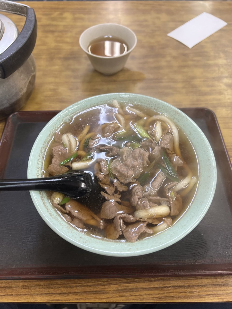 うどん様 昼ごはんは肉うどん と… こっちに来たらこれ😋🎵✨