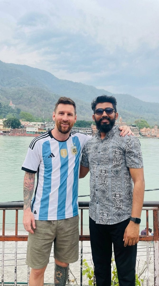 लियोनेल मेस्सी सारा इवेंट निपटाकर मेरे होमटाउन ऋषिकेष मुझसे मिलने के लिए आए।
पूरा ऋषिकेष उनका हार्दिक स्वागत एवं अभिनन्दन करता है।
थैंक्स माॅय बेस्ट फ्रेंड मेस्सी 🔥
<a href="/TeamMessi/">Team Messi</a> 
<a href="/LionelMessiTR_/">Lionel Messi Türkiye</a>