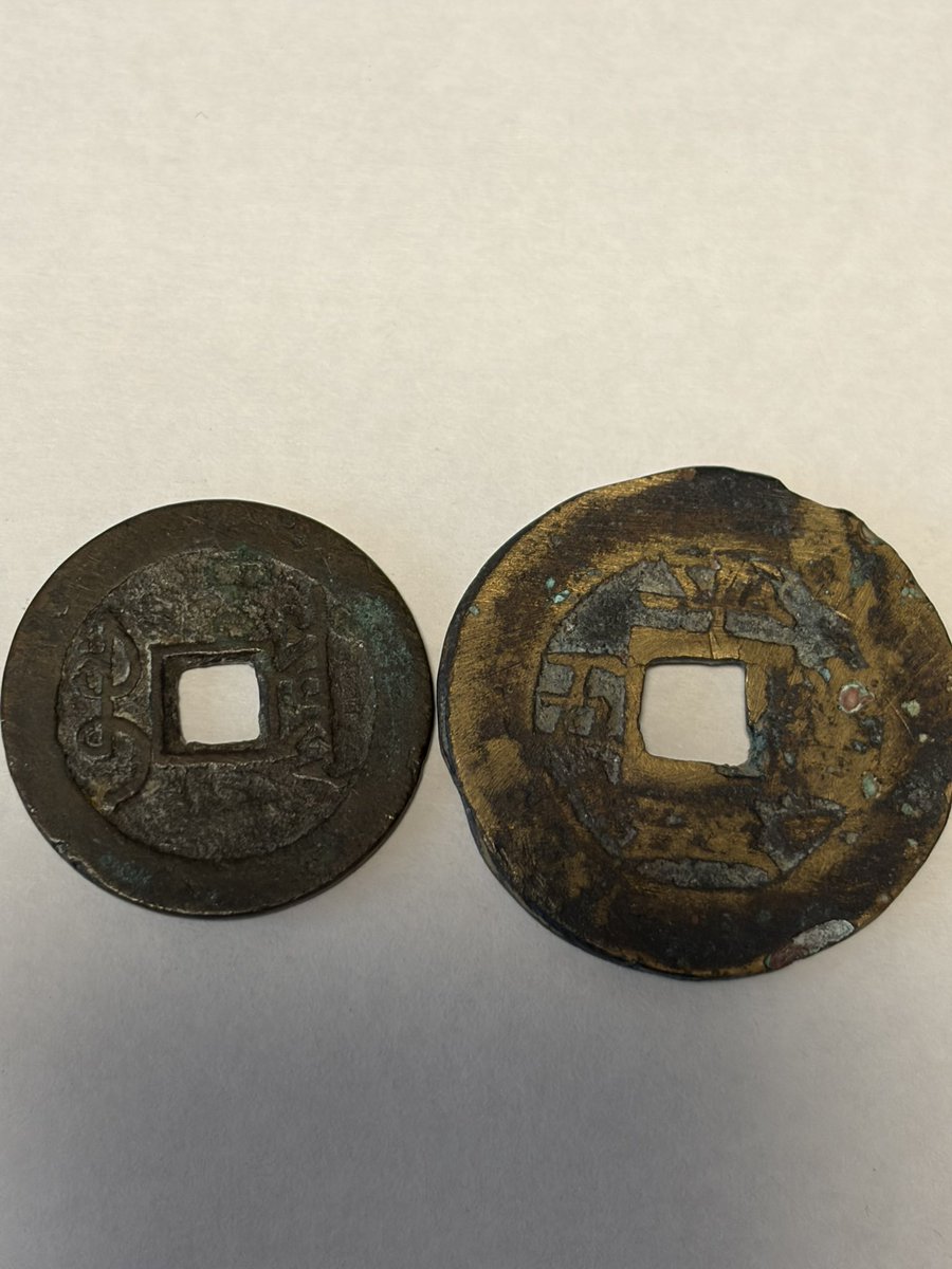 50年弱前に入手した古銭が出てきた。大体は普通の寛永通宝で価値ないけど、ネットやAIで調べても出てけーへんのがある。これ誰か知ってる人おらん？おもちゃかな？