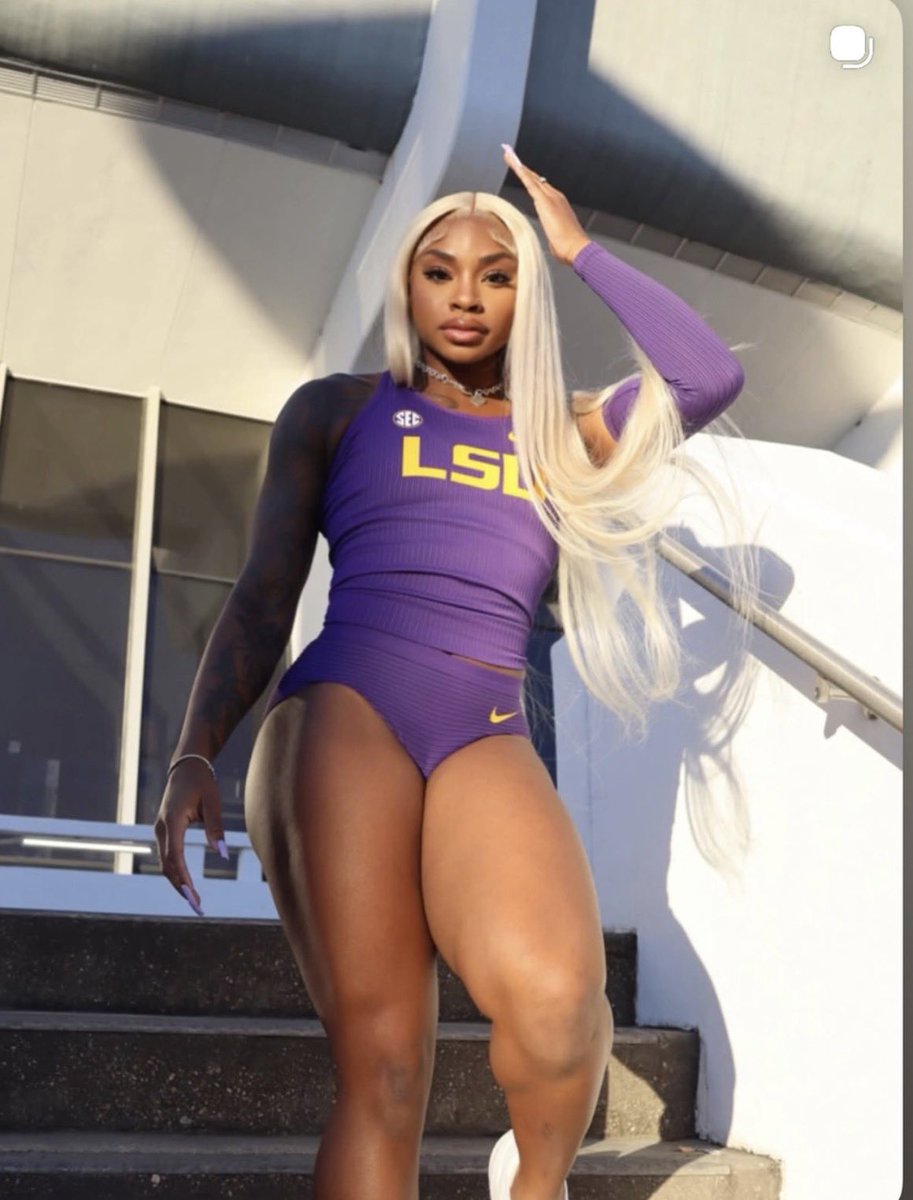 SkylerFrankli14's tweet photo. TikTok, just in case ya’ll forgot!! Everyone is on the clock; freshman year loading🔥🔥🇯🇲🇯🇲🇯🇲 https://t.co/VKJqBPXdsW