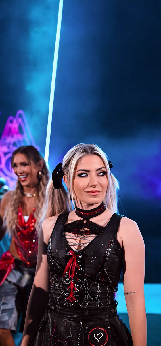 AlexaDaGOAT's tweet image. It will be very interesting to see how Alexa Bliss reacts to the loss on SmackDown, given that Friday will be the 3 year anniversary of her shattering a vase. I wish that WWE would do a cinematic promo with Alexa. #AlexaBliss